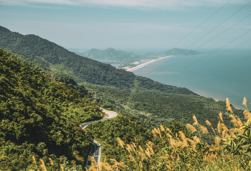 Hai Van Pass offers sweeping coastal views and marks a natural divide between northern and southern Vietnam (Source: Canva)